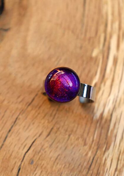 bague rouge-violet