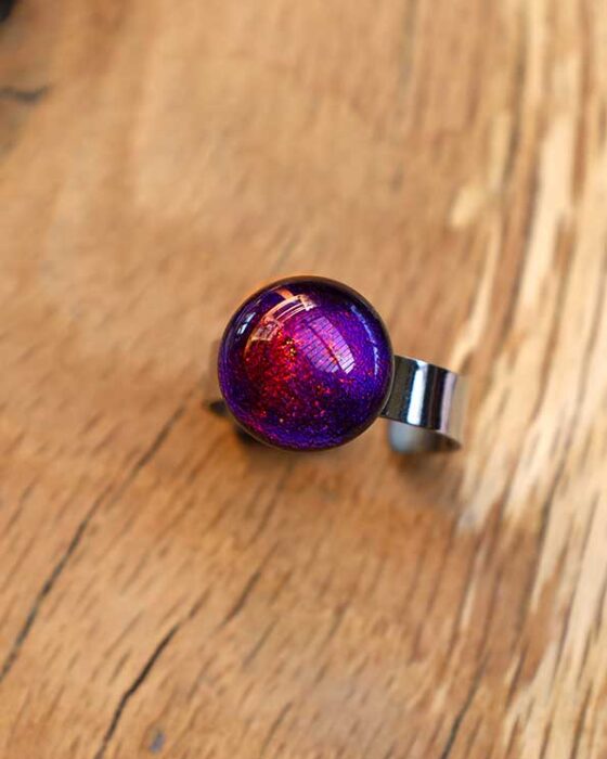 bague rouge-violet