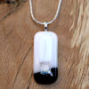 pendentif blanc noir et argent