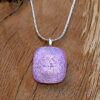 Pendentif rose pastel carré