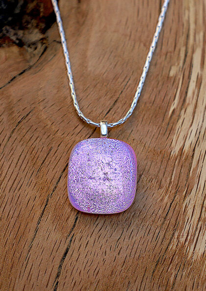 Pendentif rose pastel carré