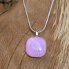 Pendentif rose pastel carré dots