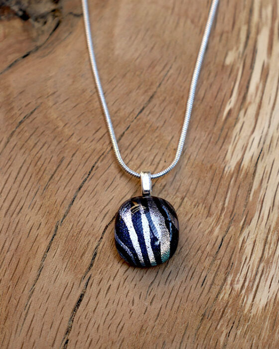pendentif noir et blanc zèbre