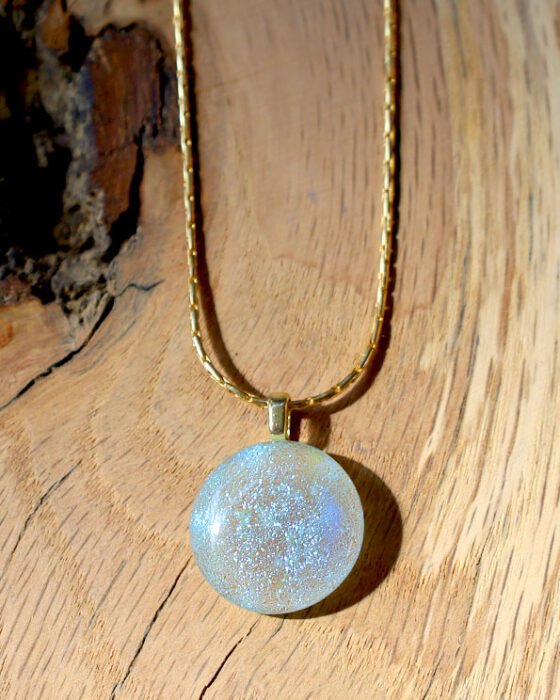 pendentif-dore-rond-bleu-pastel